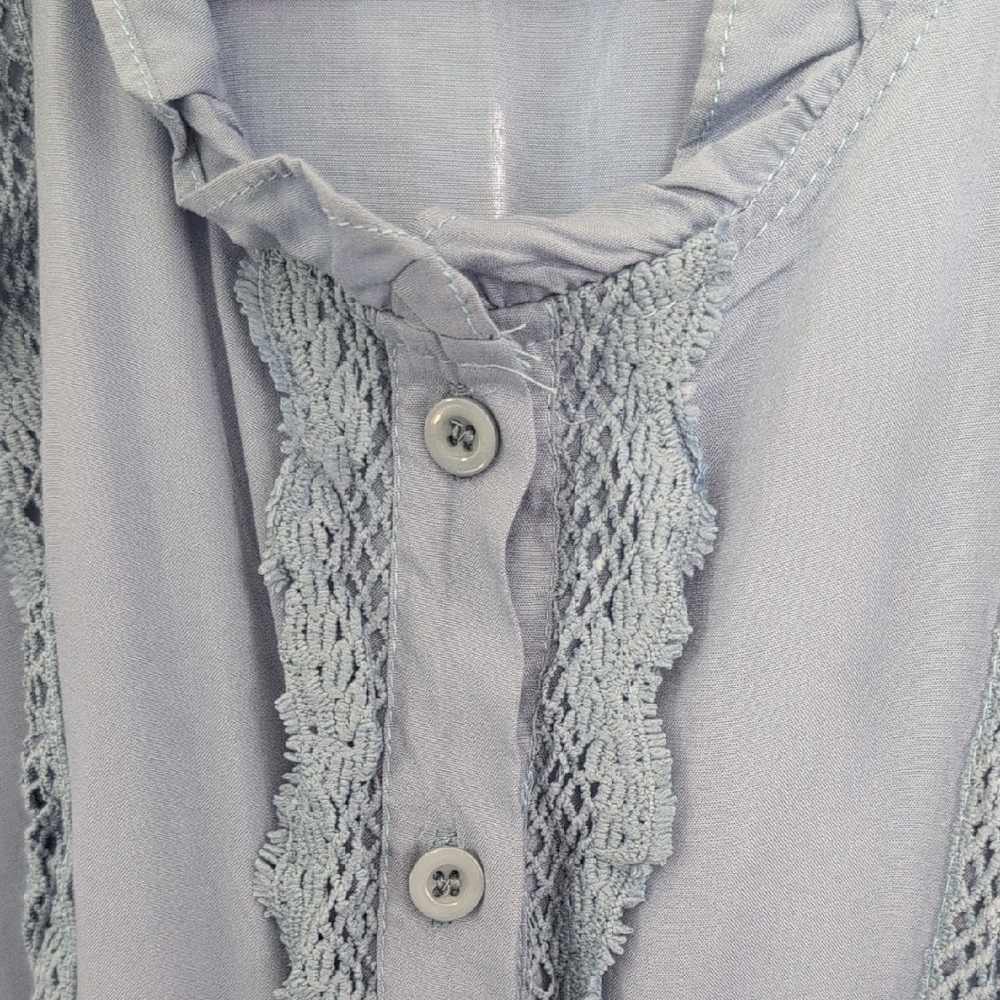 Universal Thread Soft Blue Ruffle Blouse NWOT - Picture 3 of 9